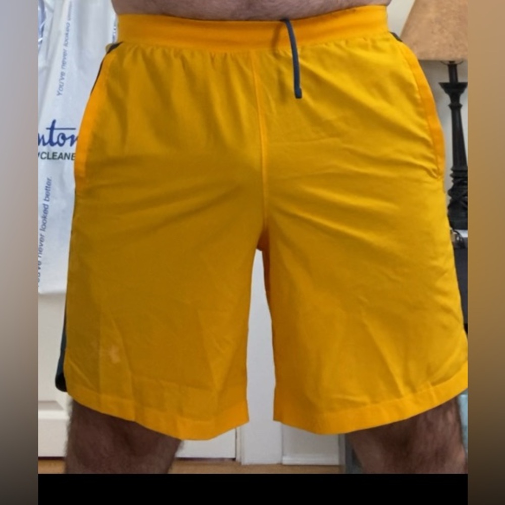 Under Armour - LG Men's Bright Yellow running  Shorts w/ liner (rarely worn)